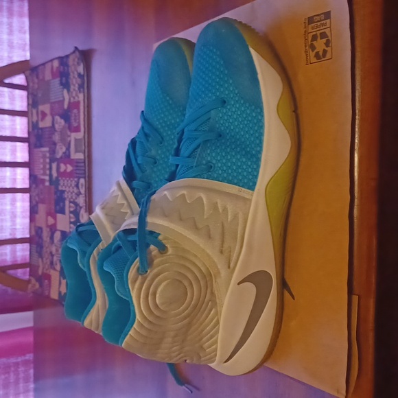Kyrie 2 Easter - Picture 3 of 8